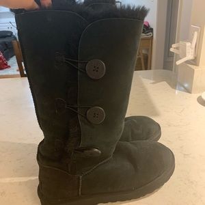 Black 3 Button Ugg Boots